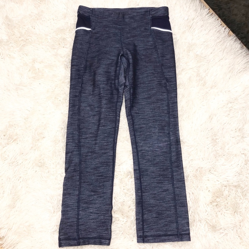 Like NEW! LuluLemon Athletica Navy Leggings Size 6 - Picture 5 of 7
